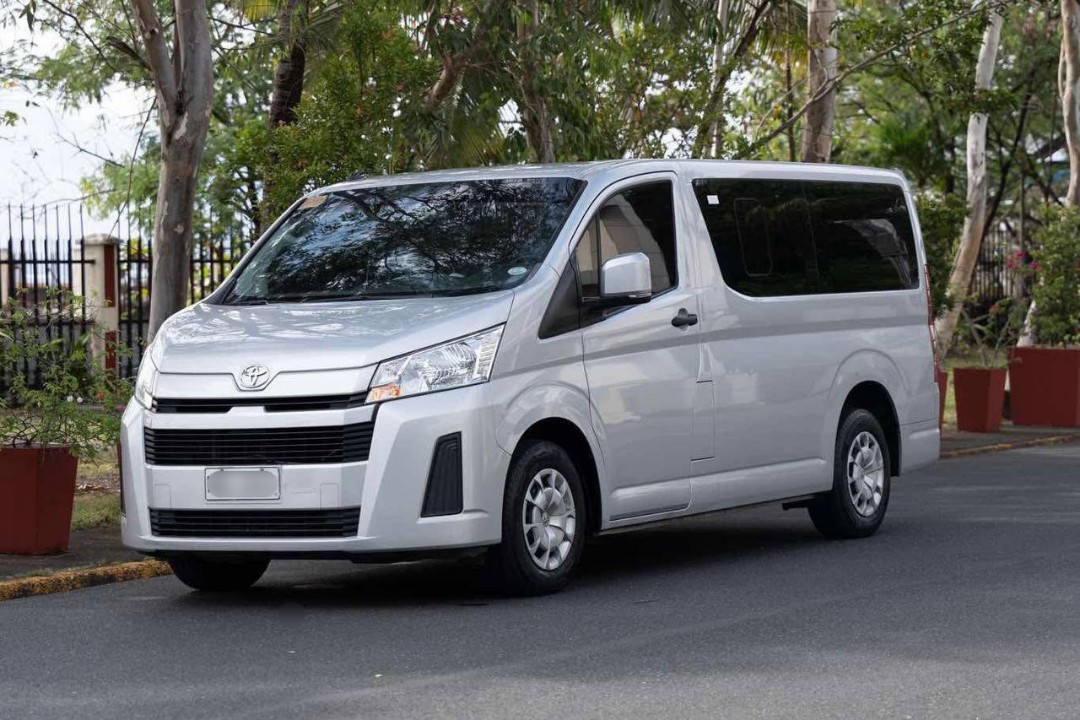COMMUTER VAN