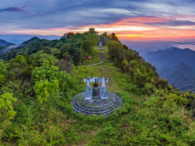 Private-Car-Bach-Ma-National-Park-Day-Tour-Anh-1