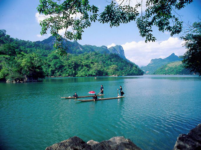 Private-Car-From-Ha-Noi-To-Ba-Be-1