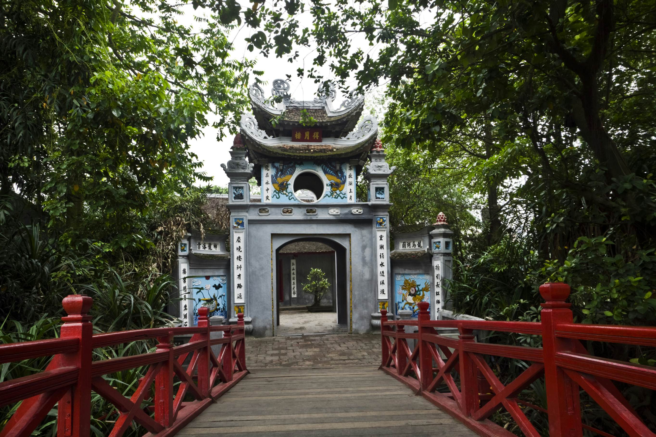 Hoan Kiem Lake and Ngoc Son Temple – Hanoi highlights